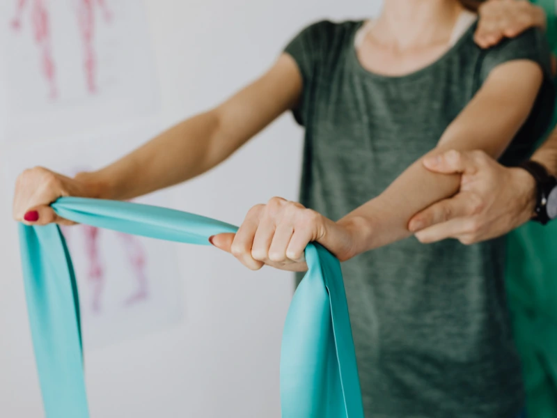 Ejercicio rehabilitación hombro: guía práctica para la recuperación